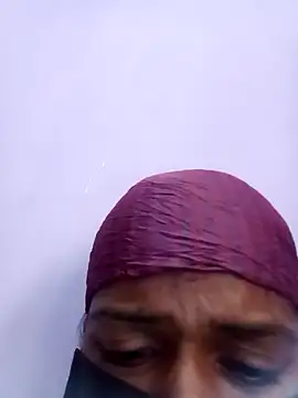 Malee_S: διαδικτυακό σόου στην κάμερα