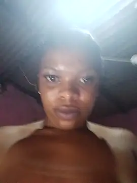 Smalltitiesxxx webkamerás műsora