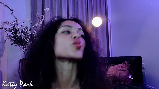 kattypark Adlı Modelin Canlı XXX Sohbeti