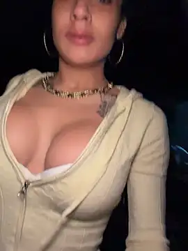 FerrariFrench Chat XXX live