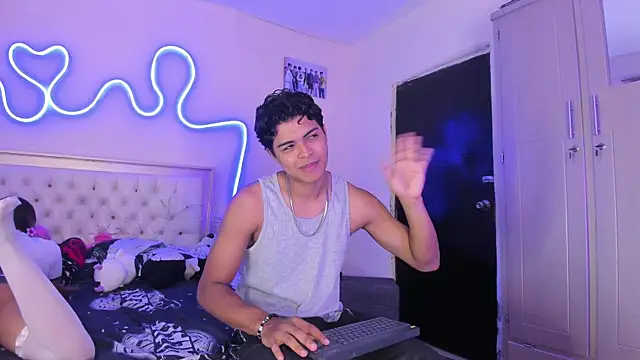 Show modela dafnezahiraa_ na web-kameri