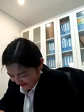 ialnuyoa_h: απευθείας συνομιλία ΧΧΧ