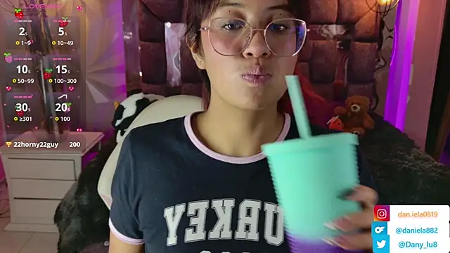 Онлайн чат XXX leyla_collinss