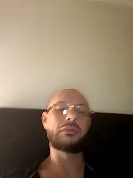 Pokazy przed kamerką – Guitccch