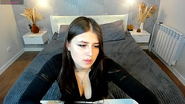 Crystal-Lace Chat XXX live