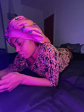 TheRealOshunQueen: διαδικτυακό σόου στην κάμερα