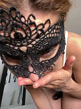 Miacarry Show in webcam