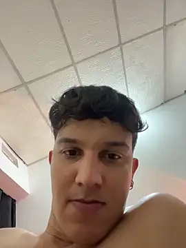 Leo_Savage_n Webbikameraesitys