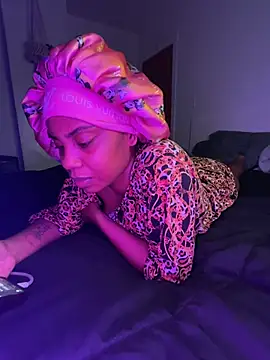 TheRealOshunQueen Show in webcam