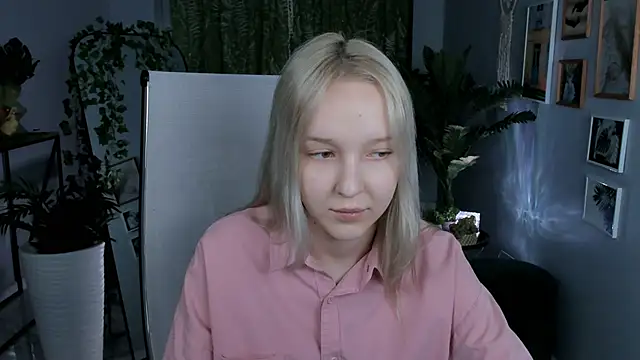 MaoqiBeverly Adlı Modelin Canlı XXX Sohbeti