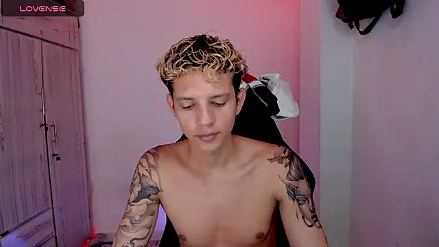 tylernovaのウェブカメラショー