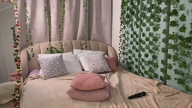 Chat +18 de Love_is_Lola ao vivo