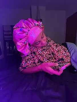 TheRealOshunQueen Adlı Modelin Canlı XXX Sohbeti