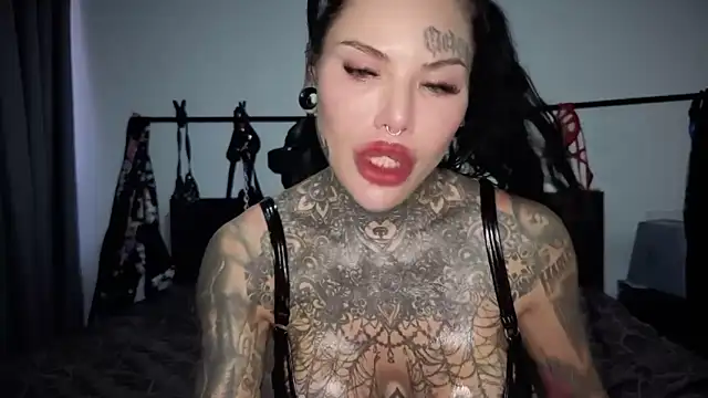 Chat +18 de darkinkedbabe ao vivo