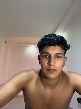 Pokazy przed kamerką – Leo_Savage_