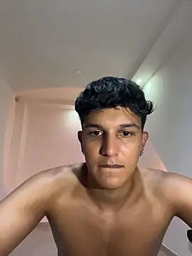 Leo_Savage_n Webbikameraesitys