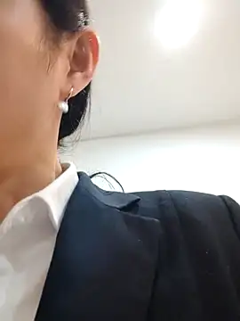 ialnuyoa_h: απευθείας συνομιλία ΧΧΧ