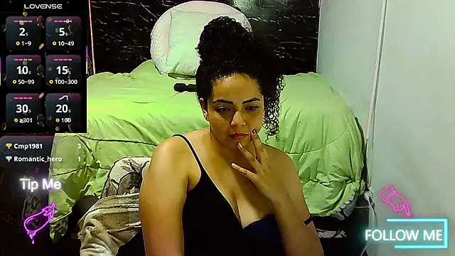 _naughty_milf 现场XXX聊天