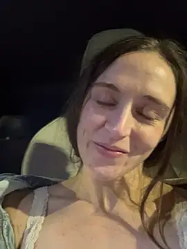 XXX chat uživo modela lunagirl13