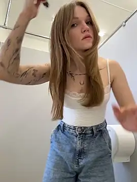 StreetSquirt Live XXX Chat