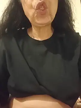 NakedMILFx Chat XXX in diretta