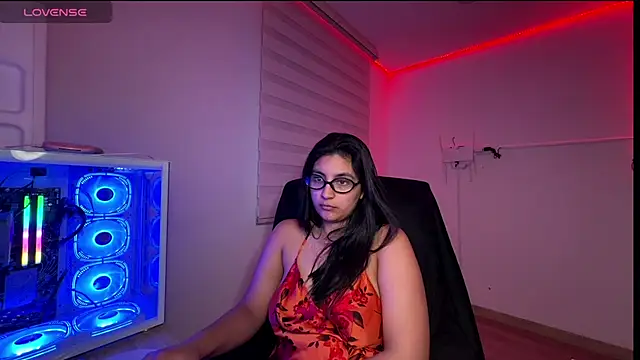 cloe_small Adlı Modelin Canlı XXX Sohbeti