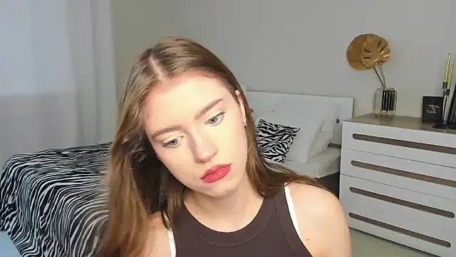 Erica_Kiss Adlı Modelin Canlı XXX Sohbeti