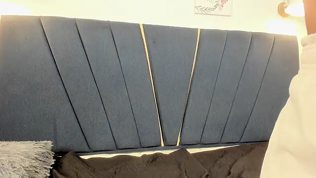 junior_cum18's Webcam Show