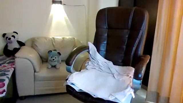 Chat +18 de Queenhimanshi ao vivo