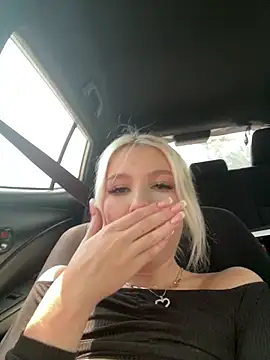 Kiss_Auroraa webcam show