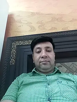 loveguruji1987: διαδικτυακό σόου στην κάμερα