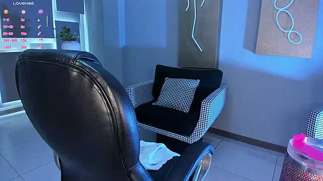 TaraLawrence Chat XXX in diretta