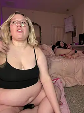 PiggyRose Chat XXX in diretta