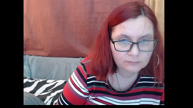 PlayfullMature's Live XXX Chat