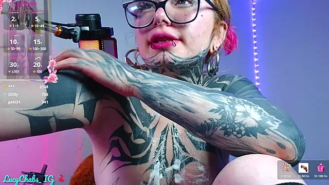 LucyChabs_ élő XXX-chatje