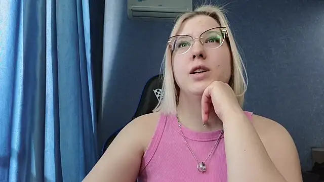 HotBrandyX's Live XXX Chat