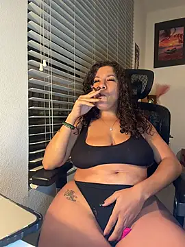 Bigbuttbrooklynn: онлайн-секс-чат