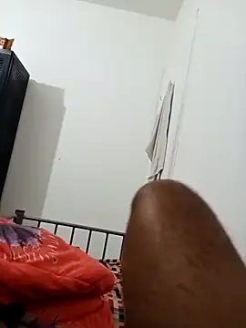 chamichamila: διαδικτυακό σόου στην κάμερα