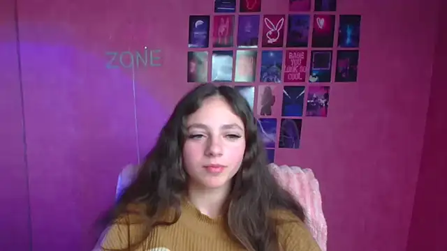 KissMeJulia's Live XXX Chat