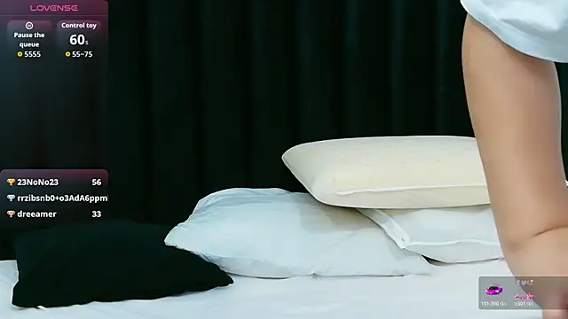 Chat XXX en directo de hornybarelylegalgirl