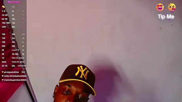 Aroonsexyboy Chat XXX live