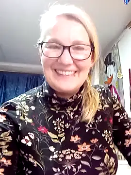 irinamaux Adlı Modelin Canlı XXX Sohbeti