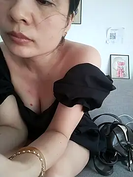 XXX chat uživo modela Ivy_Trix2