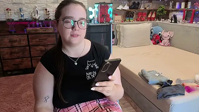 Kimberly-Caprice: онлайн-секс-чат