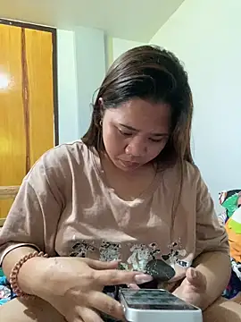 _UrSingleMamiBella_ Chat XXX in diretta