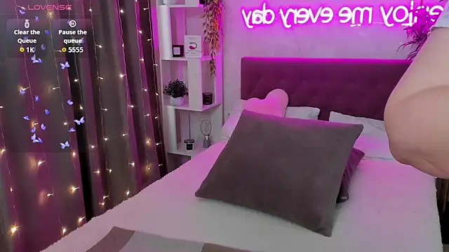 FeralPeach Chat XXX in diretta