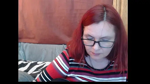 PlayfullMature's Live XXX Chat