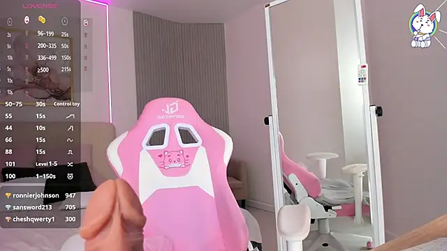 VirginChloe 即時 XXX 聊天