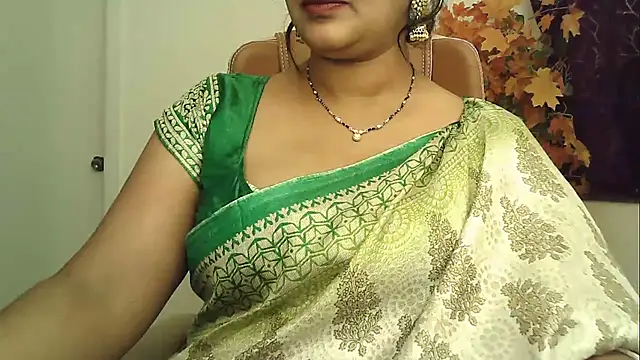 Spandana_Sweety: διαδικτυακό σόου στην κάμερα