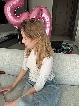 Nura_n_Sarah Pertunjukan Webcam